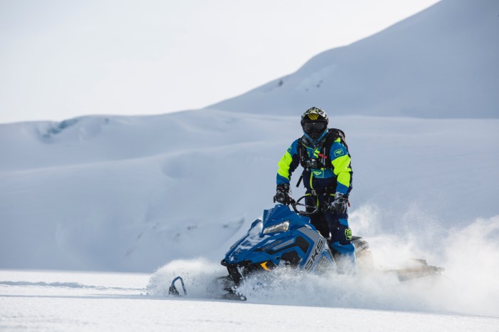 Snowmobile skiing snowmobiling swan honeymoon terrain wilderness adventure abenteuer pexels schnee voortman freezing pxhere photographer aktion kostenloser fotograf xue guangjian